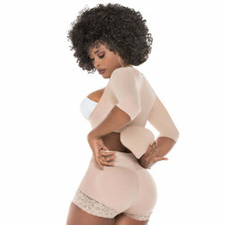 Tabla para cóccix Salomé 2510 sostenida en la zona lumbar posterior.